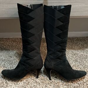 ⭐️ ADRIENNE VITTADINI Black Zig Zag Pattern Boot ⭐️